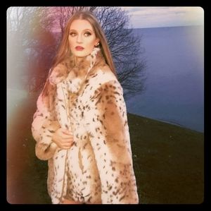 Meet your Posher, Abigail